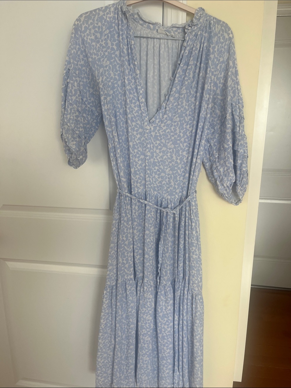 Light Blue Floral V-Neck Maxi Dress Hermoza Dress size large